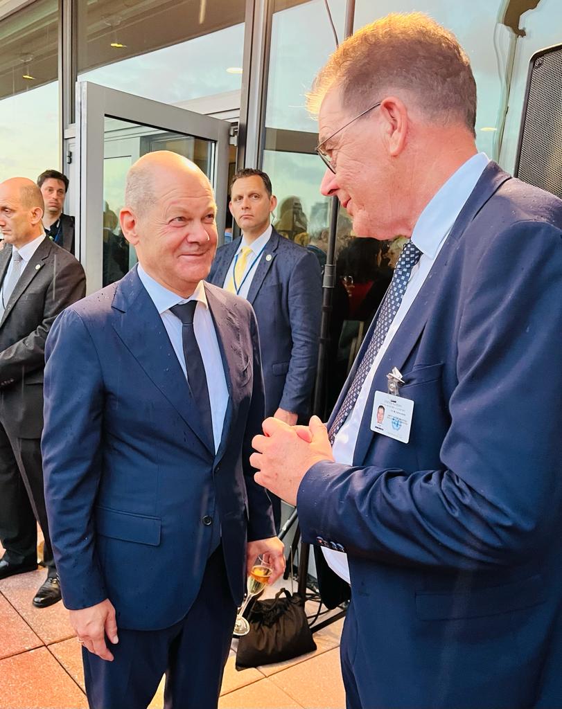 DGgerdmueller's tweet photo. Celebrating 50 years of Germany in the UN with @bundeskanzler and @ABaerbock - a wonderful anniversary! 
🇩🇪 one of the closest UN partners, and thankfully of @UNIDO
Very proud that 🇩🇪 is a motor for multi-lateralism, sustainable development, and #unitingforhumanity https://t.co/x7eBHmJOcZ
