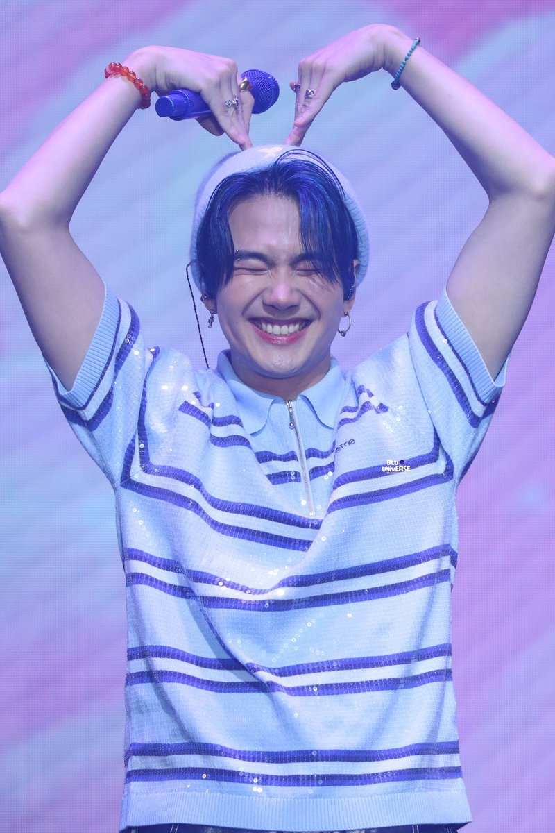 Supremee_00's tweet photo. Biu, I want to thank you for not depriving us of you and still allowing more people to see you though I’ve not seen you IRL but I’m happy you’re still here with us.THANKS to #BEYOURLUVE also 🤗💙💙💙
@JakeB4rever 

#BuildJakapan #Jinjiancheng1stFMinMacau https://t.co/edpfp0TyHF