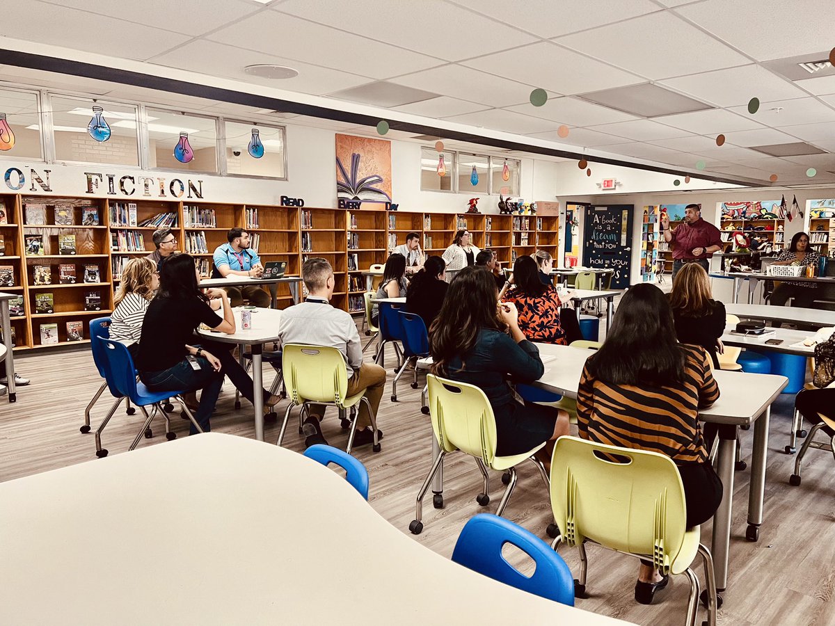 RealRobRobledo's tweet photo. #BloominMondays @EastwoodKnolls Touched on Words to Lose and Words to Use When Working with Kiddos. 

Thank You Championship Martial Arts for the Lesson and The Sweets! 🥮

#NeverNotLearning 💙💛#CarryingTheStandard 🔥🐉
#BloomingWhereWeArePlanted 🌱🪴
#OptionalAfterSchoolPD 🗓🧠 https://t.co/dPdcKzNjsv