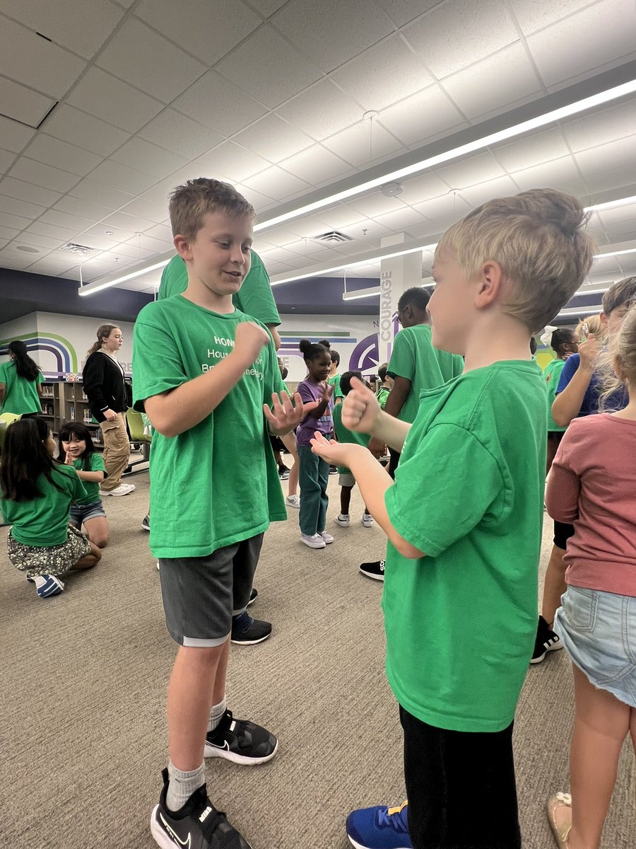 Our k-2 students getting to know the 3-5 kiddos at our first ever Hommage meeting! #hommage #houseofhonor <a href="/PISDBryantElem/">Bryant Elementary School</a> #5houses1family