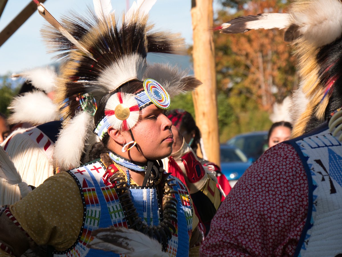 OrcaCoveMedia's tweet image. Behind-the-scenes of #SweetSummerPowWow.

Images by Gavin Andrews (movingimagery.ca) and Daniel Taggart-Hodge on film.

Featured: Rose Henry &amp;amp; Chief Lydia Hwitsun, Albert Paul, Vern Runningbear with granddaughter, Levi Runningbear, Joel Montgrand and Josh Runningbear.