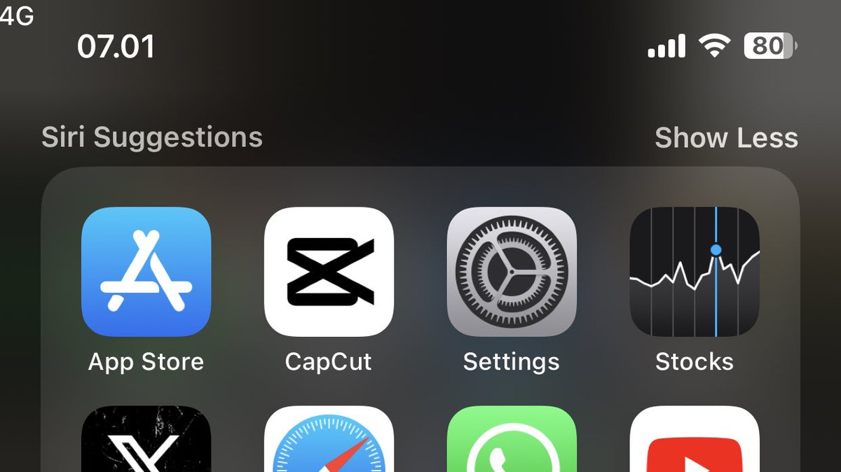 rdiy_'s tweet photo. After update #iOS17 langsung ada bug. Indikator 4G/5G pindah ke kiri 😌 https://t.co/3moOWdqByF
