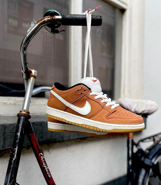 NIKE SB “Orange Label” DUNK LOW PRO ISO “Dark Russet” (ナイキ