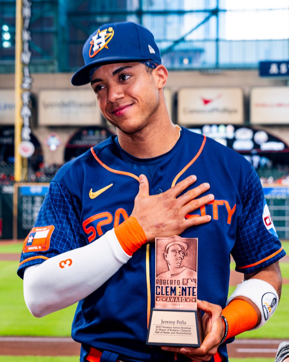 Prior to tonight's game, we honored Jeremy Peña, our nominee of the Roberto Clemente Award. 

Vote for JP3: MLBTogether.com/Clemente21