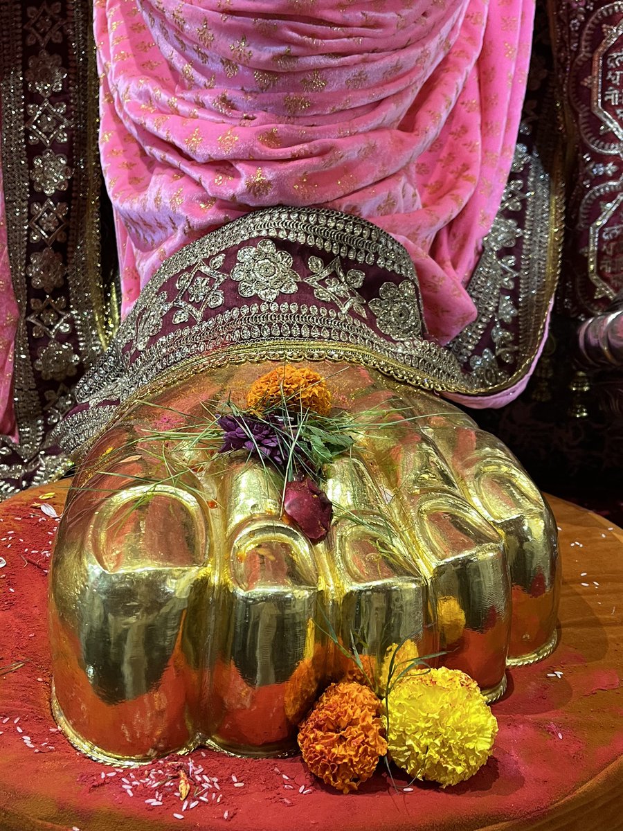 LalbaugchaRaja's tweet photo. *गणपती बाप्पा मोरया* 
लालबागचा राजा दर्शन
For online darshan click on link below 

https://t.co/W6B2x9zeyB

#lalbaugcharaja https://t.co/7AmKfq6t3L