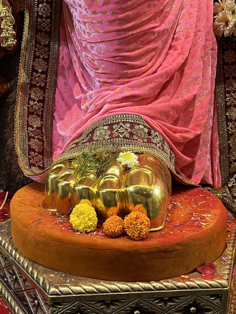 LalbaugchaRaja's tweet photo. *गणपती बाप्पा मोरया* 
लालबागचा राजा दर्शन
For online darshan click on link below 

https://t.co/W6B2x9zeyB

#lalbaugcharaja https://t.co/7AmKfq6t3L