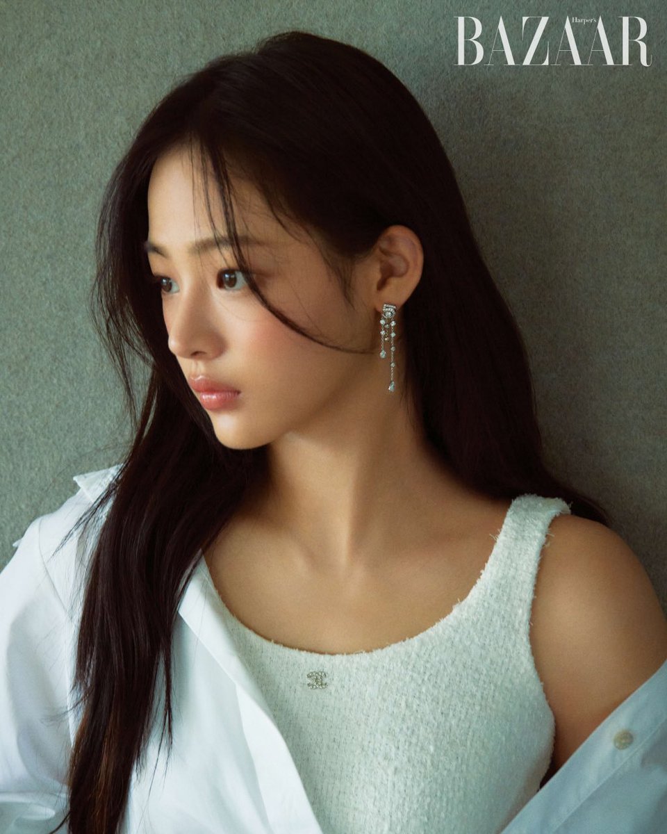 Minggom_16's tweet photo. 하퍼스바자 10월호 #민지 #MINJI https://t.co/rnBVFKtMnT