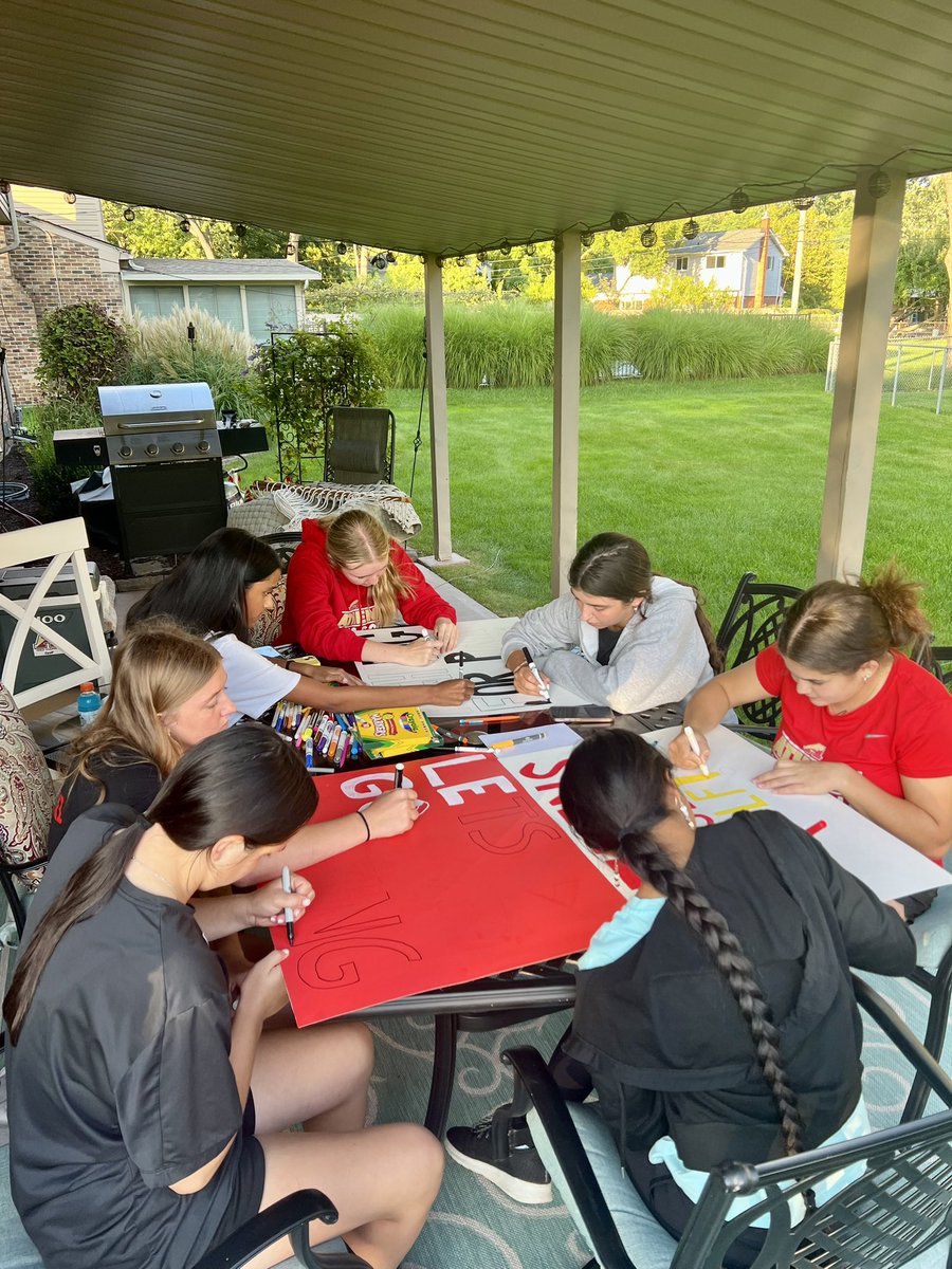 TroyAthensGolf's tweet photo. The Varsity Golf team enjoyed a team dinner &amp; poster making for this Friday’s HOCO parade ❤️💛
#gohawks https://t.co/Mp8cjZc8Tk