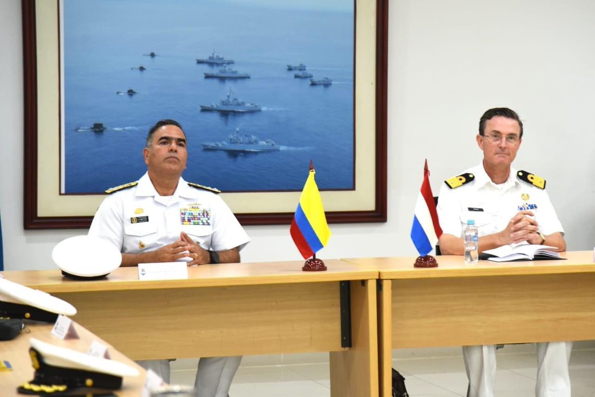 FNC_ArmadaCol's tweet photo. #EnImágenes 📸 En #Cartagena, en el marco de la cooperación internacional y las buenas relaciones entre los dos países, el señor VALM Hernando Enrique Mattos Dager Cdte @FNC_ArmadaCol 🇨🇴 recibió la visita oficial del señor CALM Walter Hansen 🇳🇱 Cdte de las Fuerzas Holandesas en el Caribe y Director de Guardacostas @kon_marine, quien conoció de primera mano las capacidades de la @ArmadaColombia para el cumplimiento de la misión en esta región del país.

🇨🇴🤝🇳🇱
