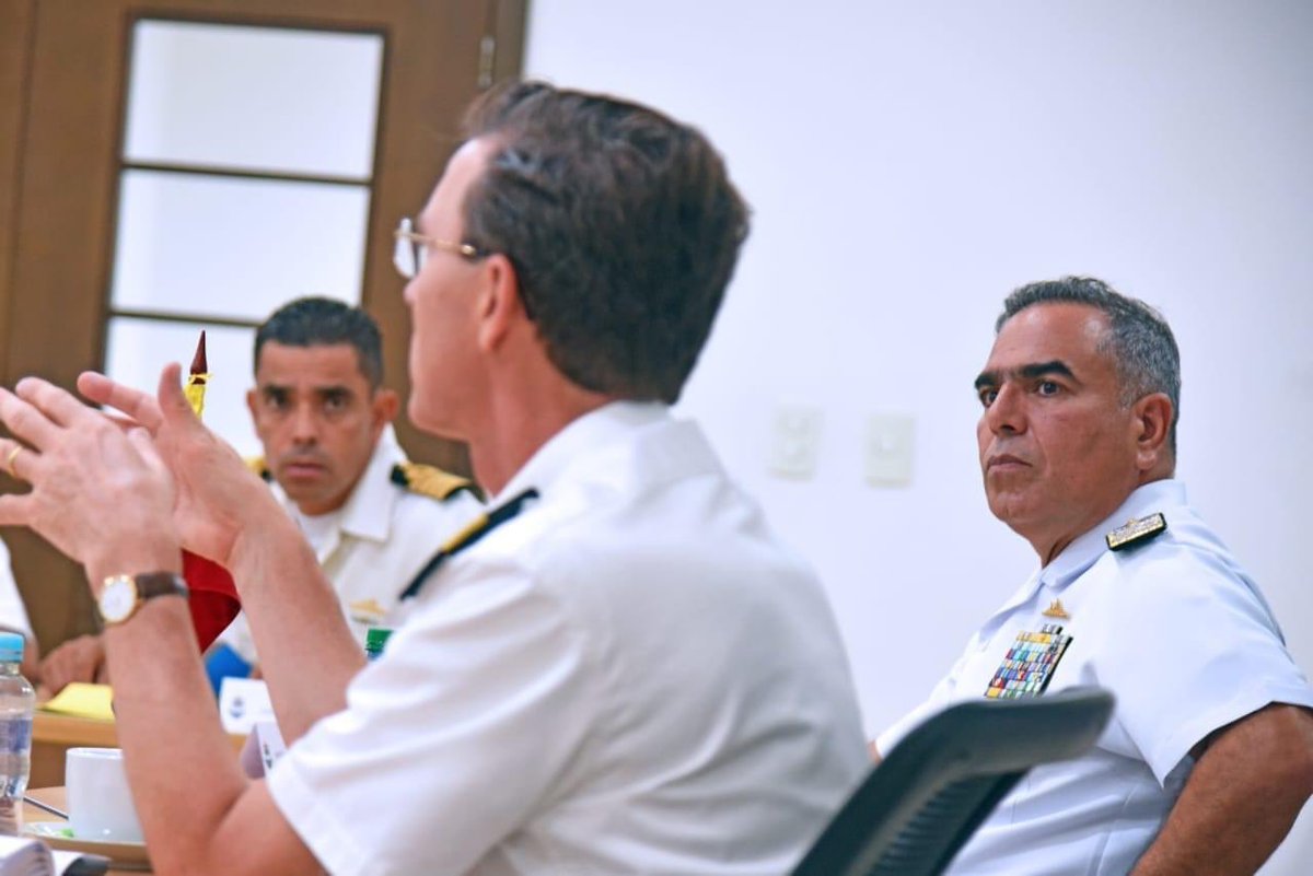 FNC_ArmadaCol's tweet photo. #EnImágenes 📸 En #Cartagena, en el marco de la cooperación internacional y las buenas relaciones entre los dos países, el señor VALM Hernando Enrique Mattos Dager Cdte @FNC_ArmadaCol 🇨🇴 recibió la visita oficial del señor CALM Walter Hansen 🇳🇱 Cdte de las Fuerzas Holandesas en el Caribe y Director de Guardacostas @kon_marine, quien conoció de primera mano las capacidades de la @ArmadaColombia para el cumplimiento de la misión en esta región del país.

🇨🇴🤝🇳🇱