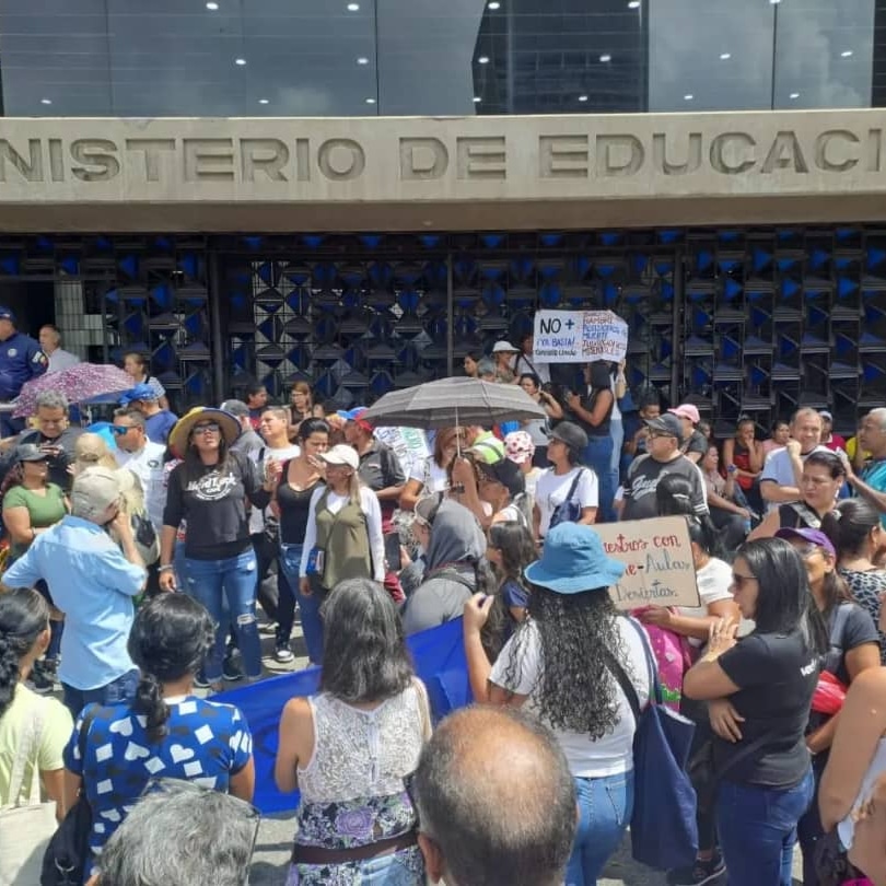 Los educadores con $7 al mes no pueden cubrir sus necesidades básicas. 
Nuestro candidato <a href="/hcapriles/">Henrique Capriles R.</a> propone que para #LaVenezuelaDelEncuentro se aumente el salario, inicialmente, a $150 mensuales, esto es viable con el dinero proveniente del ingreso petrolero
#EducarEsPrioridad