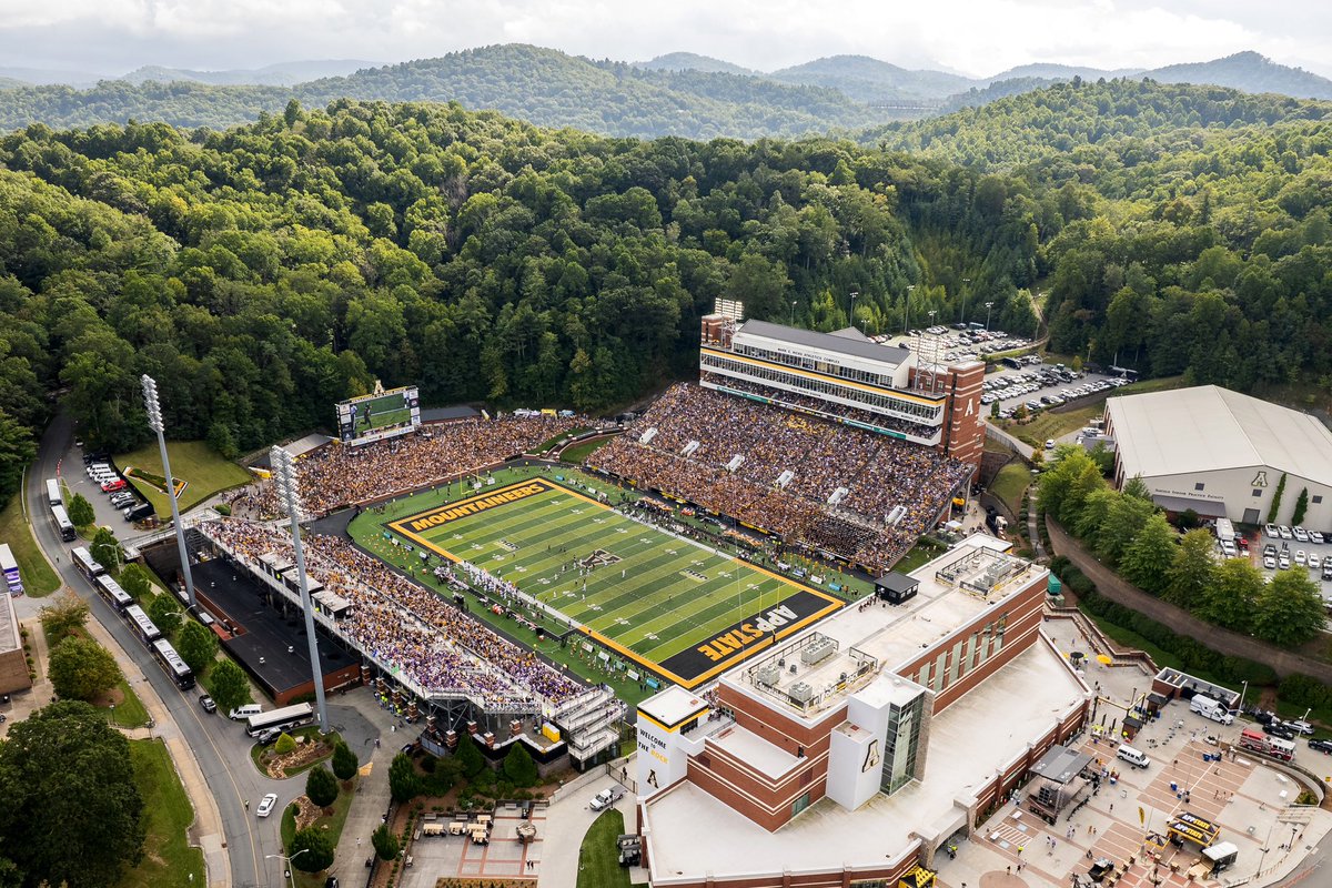 appstatesports's tweet photo. Picture perfect 🏟️ ⛰️ 

#GoApp https://t.co/CF80YKsAfd