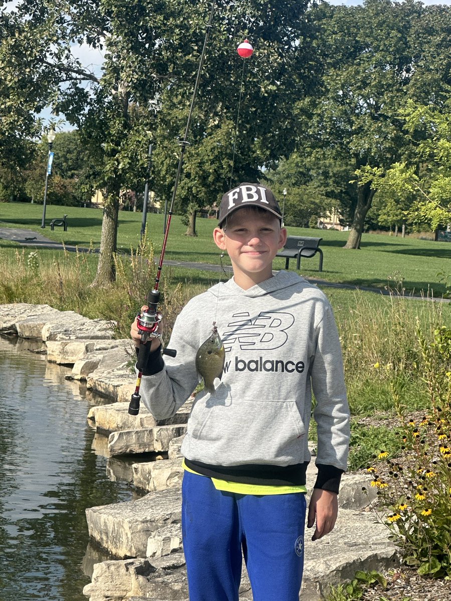 MSNorthPE1's tweet photo. Another great day with the @HawthornMSN73  fishing club. 15 bluegill 🎣 @District_73 https://t.co/Q8YFA0WhHd
