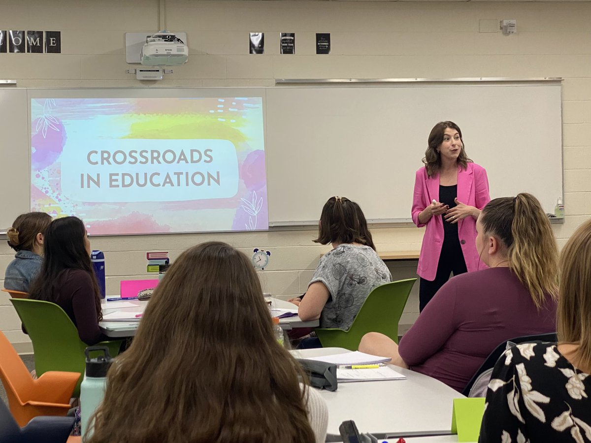 SDoL Asst Principal Moodie (@sdol_ap) on Twitter photo It’s always a good night when <a href="/elizabeth_raff/">Elizabeth Raff</a> is sharing ideas with our thoughtful preservice teachers <a href="/EtownCollege/">Elizabethtown College</a>! #SeniorSeminar #CreativeRiskTaking It’s always a good night when <a href="/elizabeth_raff/">Elizabeth Raff</a> is sharing ideas with our thoughtful preservice teachers <a href="/EtownCollege/">Elizabethtown College</a>! #SeniorSeminar #CreativeRiskTaking