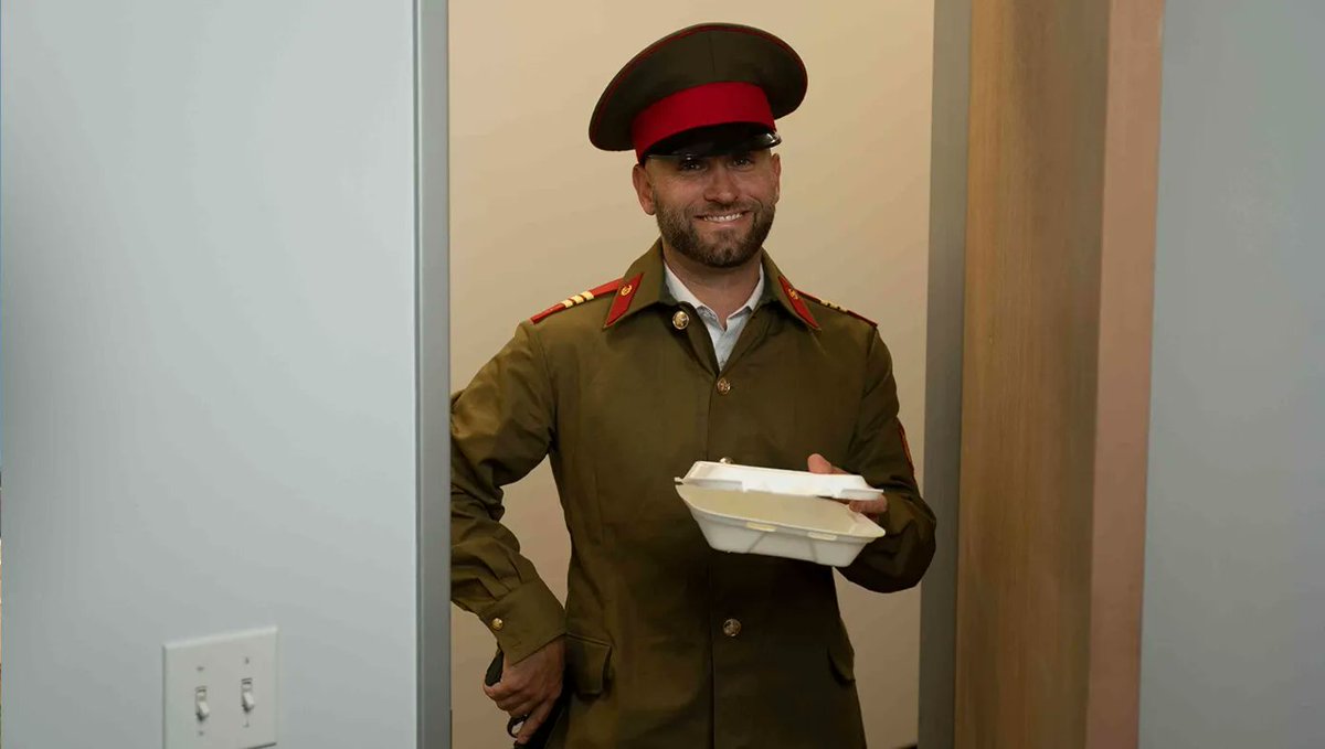 TheBabylonBee's tweet photo. New Communist Food Delivery Service Just Delivers You Empty Containers Then Shoots You 
https://t.co/H6mWKYPxVA https://t.co/lWDI5lvtyr