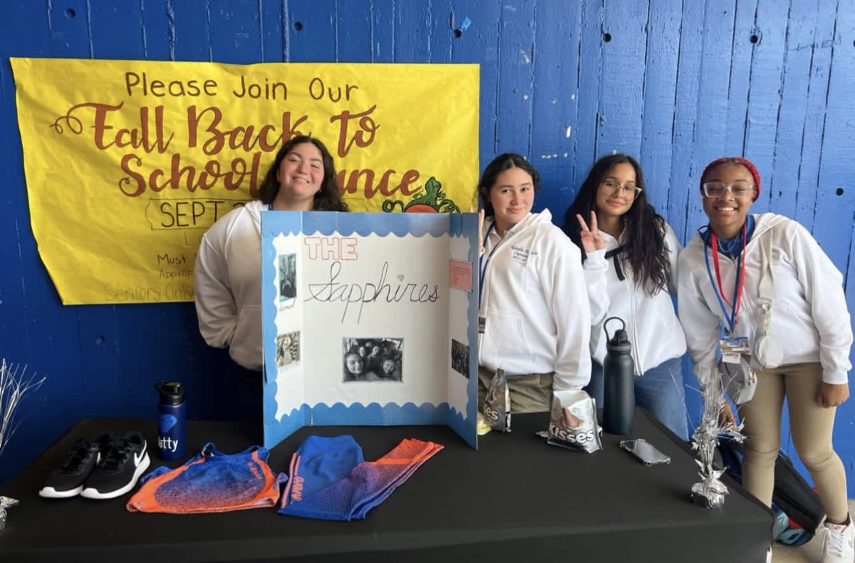 J_Ramirez991015's tweet photo. Great time in our first day of @HMLSrHighSchool #ClubRush @MDCPSNorth @MDCPS #YouBestChoiceMDCPS https://t.co/pkL2fsZRXu