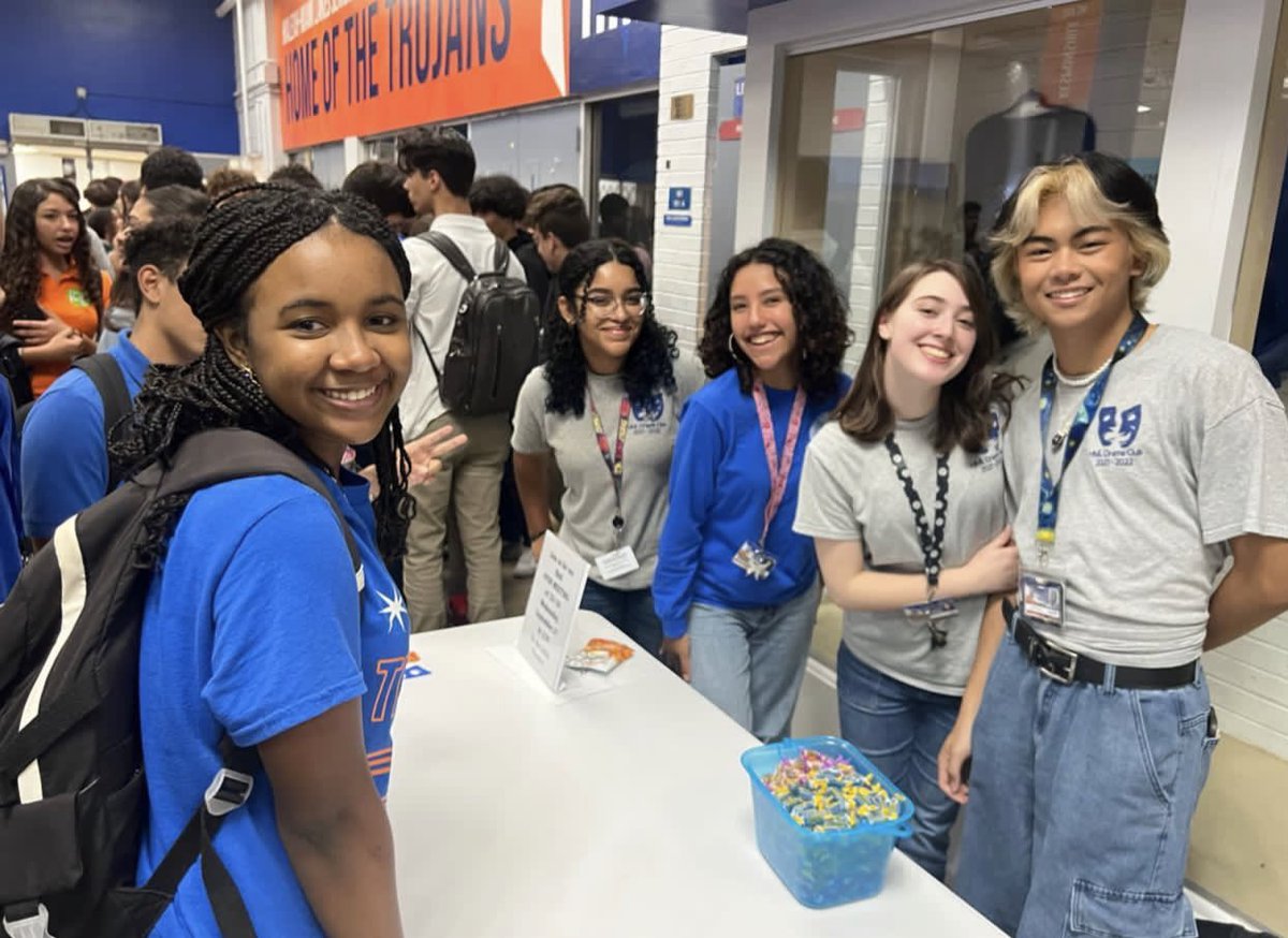 J_Ramirez991015's tweet photo. Great time in our first day of @HMLSrHighSchool #ClubRush @MDCPSNorth @MDCPS #YouBestChoiceMDCPS https://t.co/pkL2fsZRXu