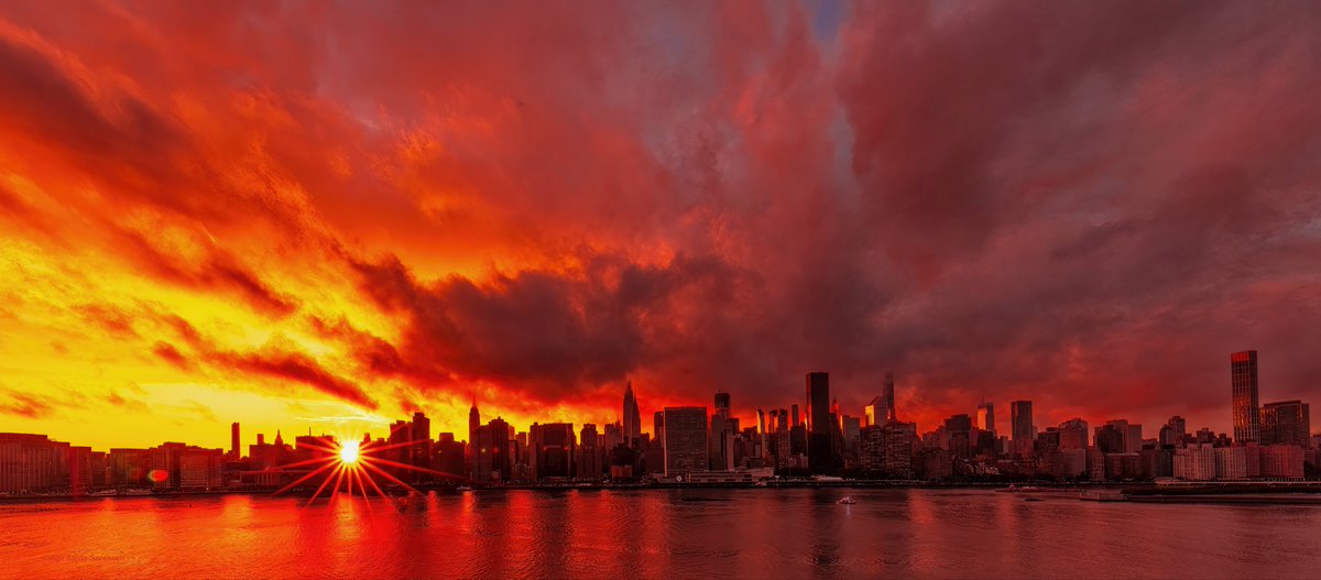 isardasorensen's tweet photo. Beautiful fiery #sunset following stormy skies today in #NYC. #NewYork #NewYorkCity https://t.co/yccHLT4qSG