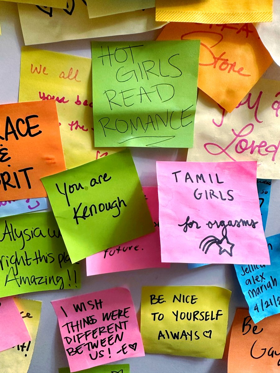 TheRippedBodice's tweet image. If you're having a case of the Mondays, a peek inside our LA bathroom might make you smile. 🙂
#PostItNotes #MondayInspiration #YouAreKenough #TamilGirls #ACOTAR #SmartPeopleReadRomance #ShopIndie #BookstoreLove