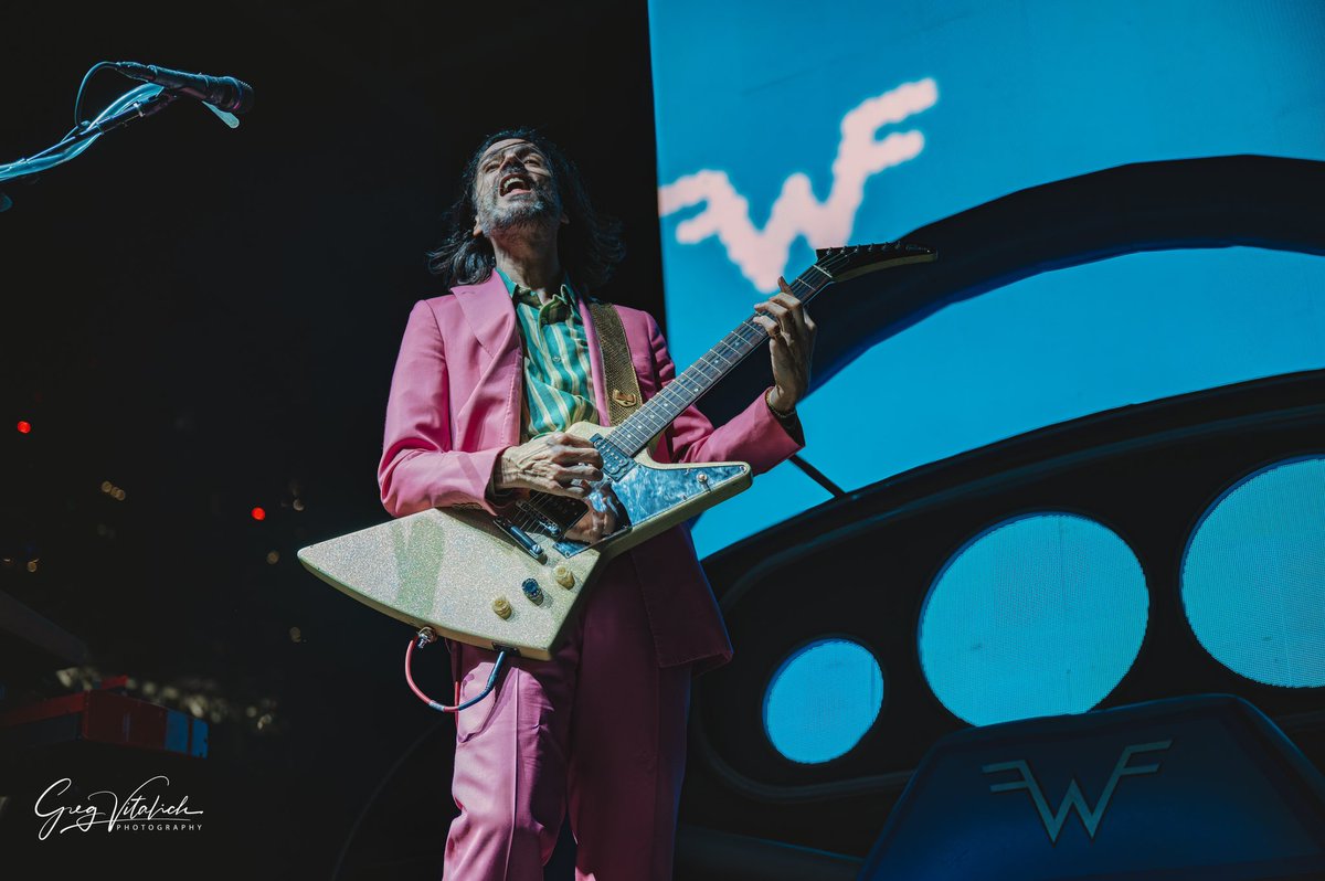 Gregsolidrock's tweet photo. Weezer, San Diego 9/3/23! #weezer https://t.co/rWLJnMeFsp