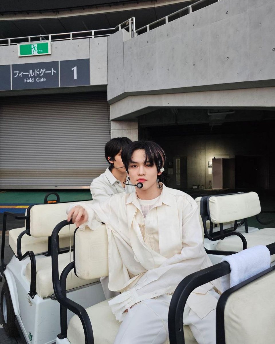 With pearly as the bossy light in my peepers’ ⑅ ꢾ୧ I have showcased cutie patootie {𝓂𝑒, 𝓂𝑒} of the giggly moments here. The sparkles in my hair have gleefully revealed that the never-ending process of getting ready leads to lovely outcomes in the end, oh-so-adorably. ꔛ