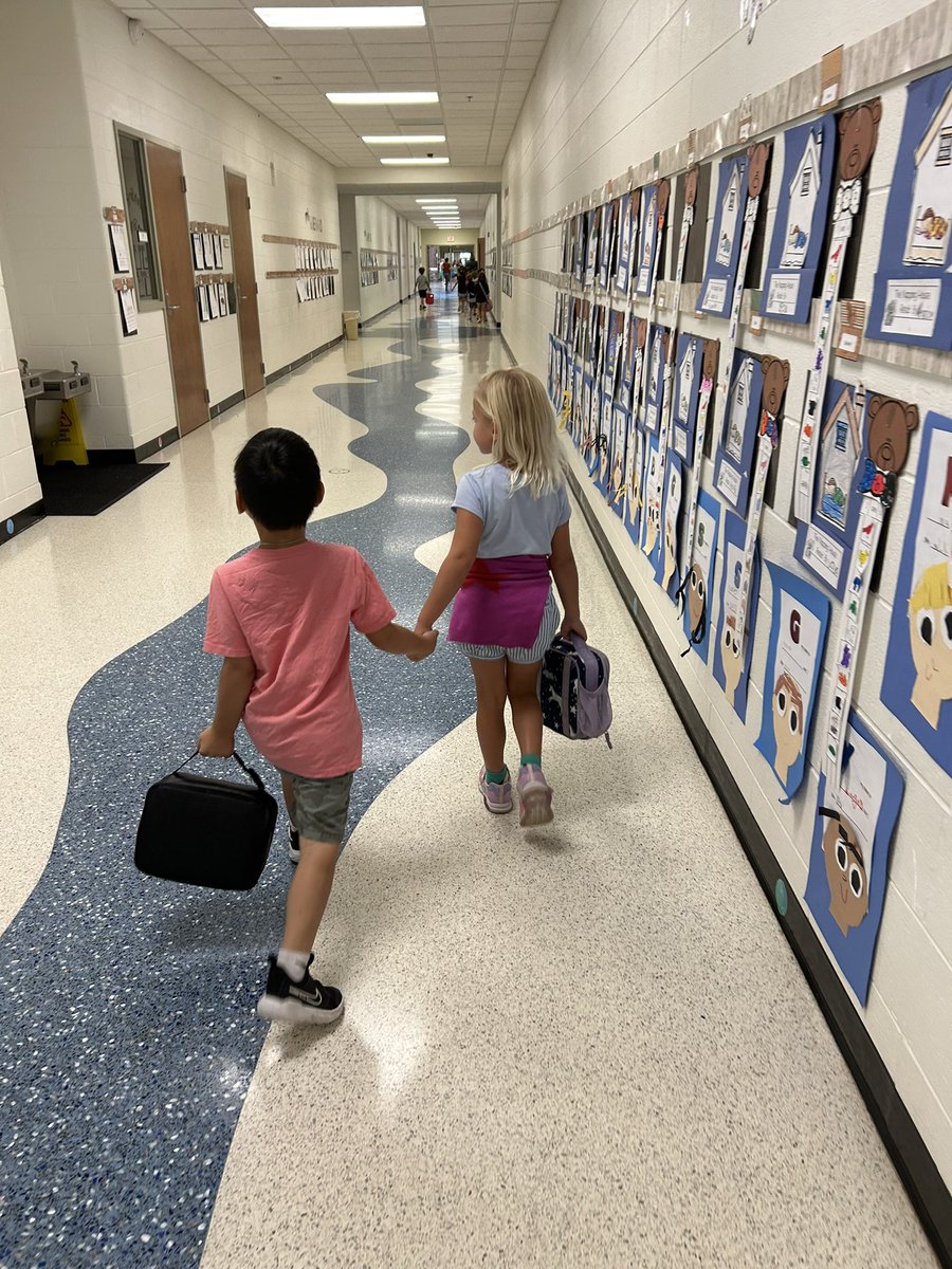 MsCsBusyBees's tweet photo. Friends don’t let their friends walk to lunch alone! Love these sweet rangers! 💚🤎 @RCESLex1 #oneRCE https://t.co/wJApV8Kfg0
