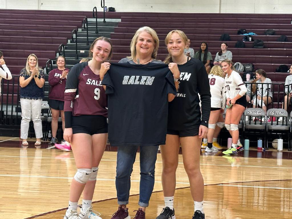 SalemSpartans's tweet photo. Tonight the Volleyball team honored SHS Marketing teacher, Kris Harless, as their Teacher of the Game. https://t.co/ltZ3SIjgcx