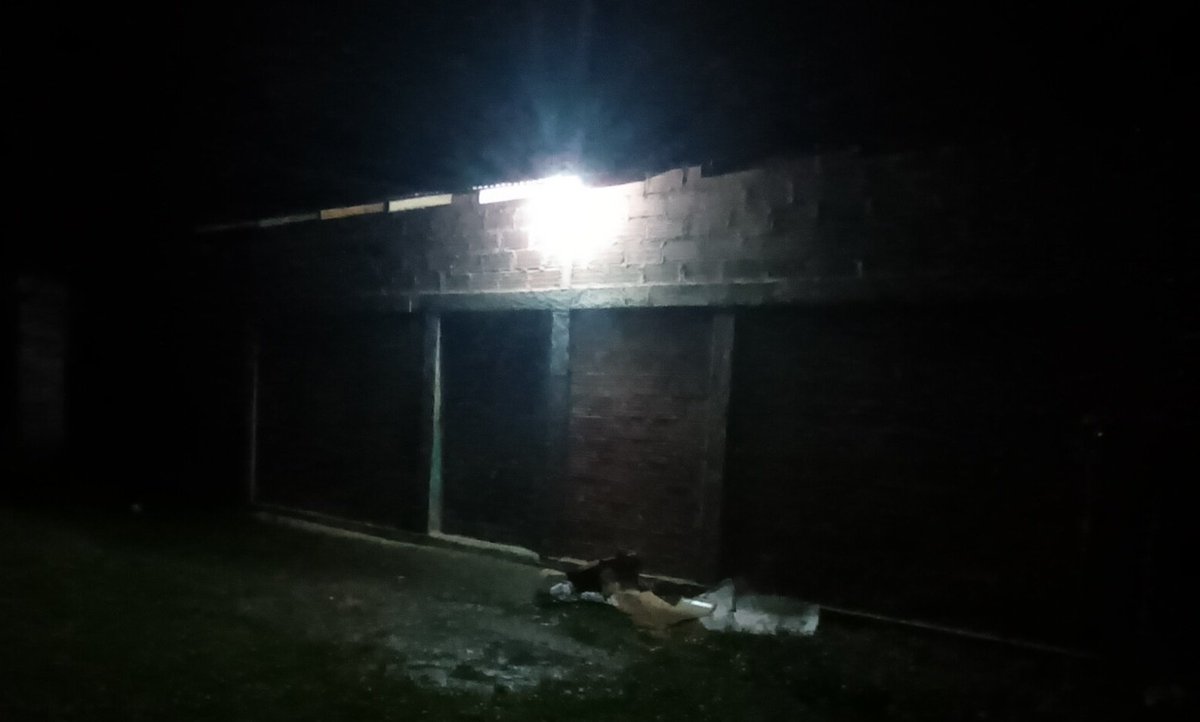 cdpsanjose's tweet photo. ¡Atención! Hace pocos minutos paramilitares armados  entraron a nuestro centro comunitario La  Bodega, en San Josesito.  Al llegar nuestra Comunidad se escondieron por el río. https://t.co/m7AcntIZ85