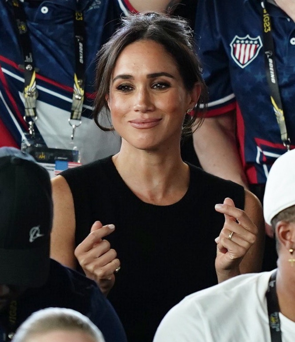 EyLoulou's tweet photo. DON'T BLAME MEGHAN FOR THE RIFT👇🏼👇🏼
#PrincessMeghan #MeghanMarkle #DuchessMeghan
#WeLoveYouMeghan #PrinceHarry #GoodKingHarry
#WeloveyouHarryandMeghan #PrinceWilliam  
#PrinceOfPegging . PIC OF MEG AT THE #InvictusGamesDuesseldorf2023 ❤️ https://t.co/HnVK4gzuwx