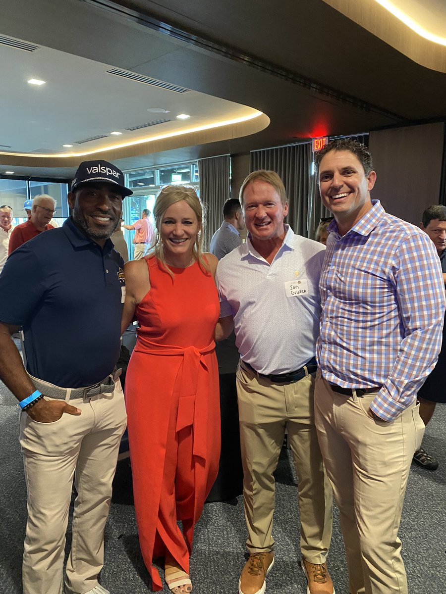 tracywest11's tweet photo. Great evening at our Copperhead Kickoff! Huge turnout and momentum for a phenomenal 2024 @ValsparChamp. Thanks @rondebarber and #jongruden for inspiring our group! #copperheads
#topgolfstpete https://t.co/FvQYTn6Jqf