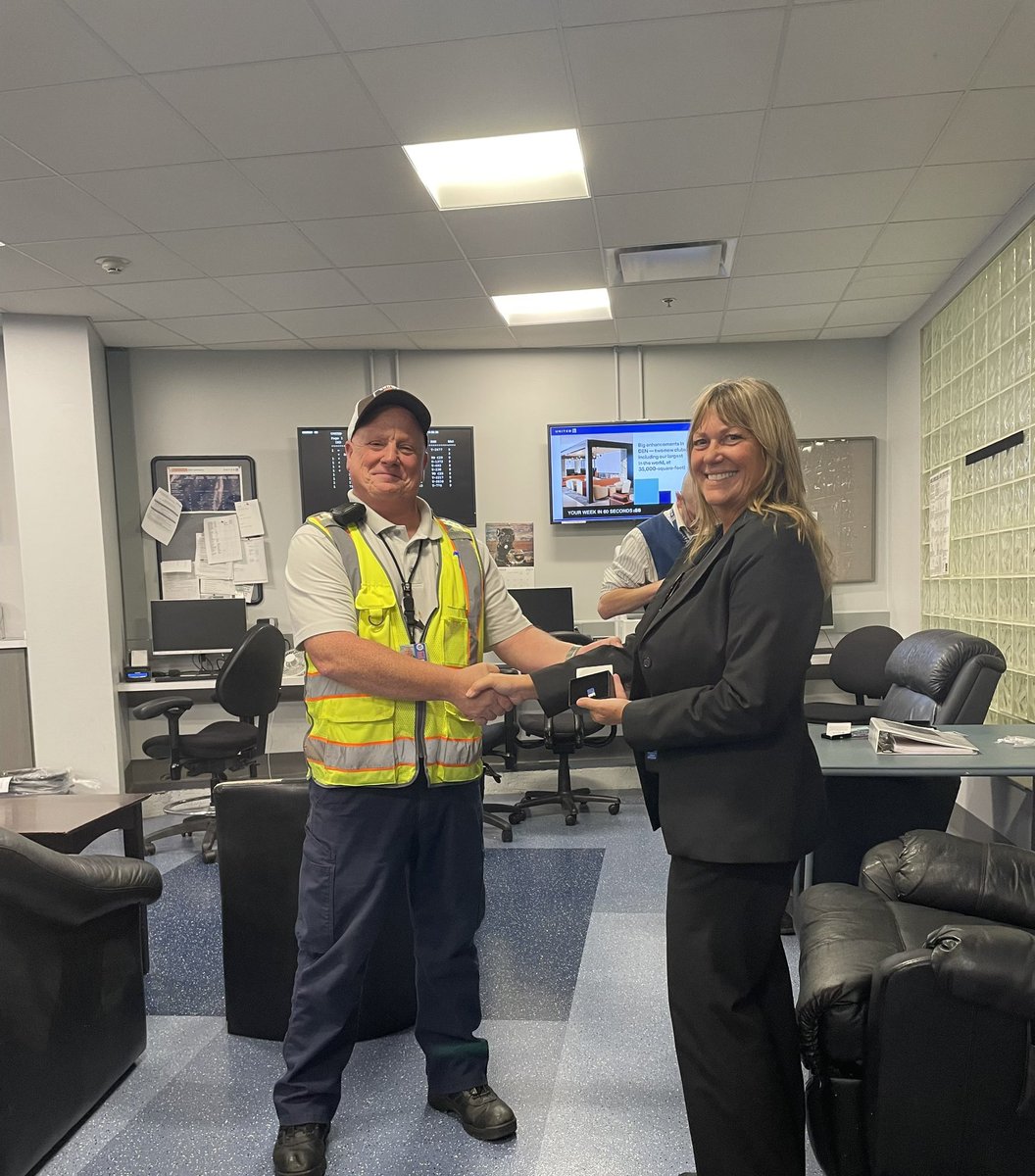 JorgeR21994's tweet photo. 35 Year pin for Pam Keating and 15 year for Brian Reville. Congratulations team, thank you for all your Leadership in CLE. @dtpilot19 @BrianFKennedy https://t.co/JgvO9oKrw3