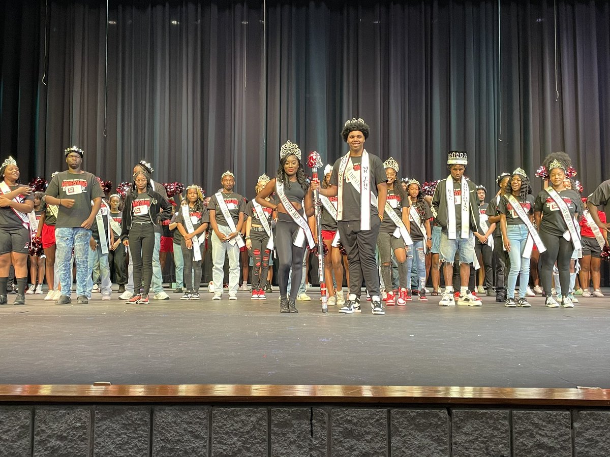 Tri_CitiesHigh's tweet photo. We had a time last week… oh we had a time! It was a fantastic Homecoming week, it seems the adults had as much fun as the kids! #BulldogsUnleashed https://t.co/E3swmnTy2j