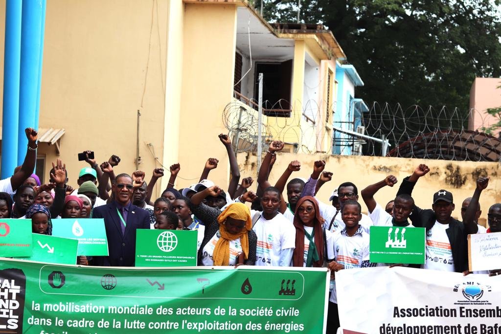 GARDDMali2021's tweet photo. Unissez-vous à nous pour pour l'action climatique.

Elevons la vois des jeunes, c'est notre avenir. 

⛔Arrêtons l'utilisation des combustibles fossiles, promouvons les énergies renouvelables et protégeons notre avenir! 
@JVEMali @CANIntl  @IYCM @aym4cop
#Stopfossilfuel https://t.co/SNHT3WzNHV