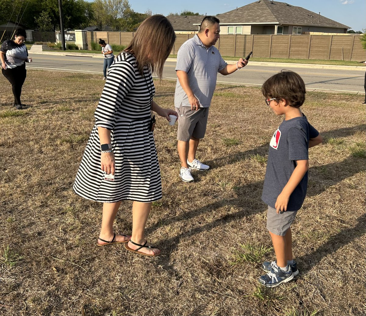 PtaBluebonnet's tweet photo. Seemed like everyone had a fun time at the stomp.
Thank you to everyone who came out and Mrs. Marshall for the refreshments.
It couldn’t had been possible without the help of @DKSeeds and their donation. https://t.co/Yjqh3rQTG5