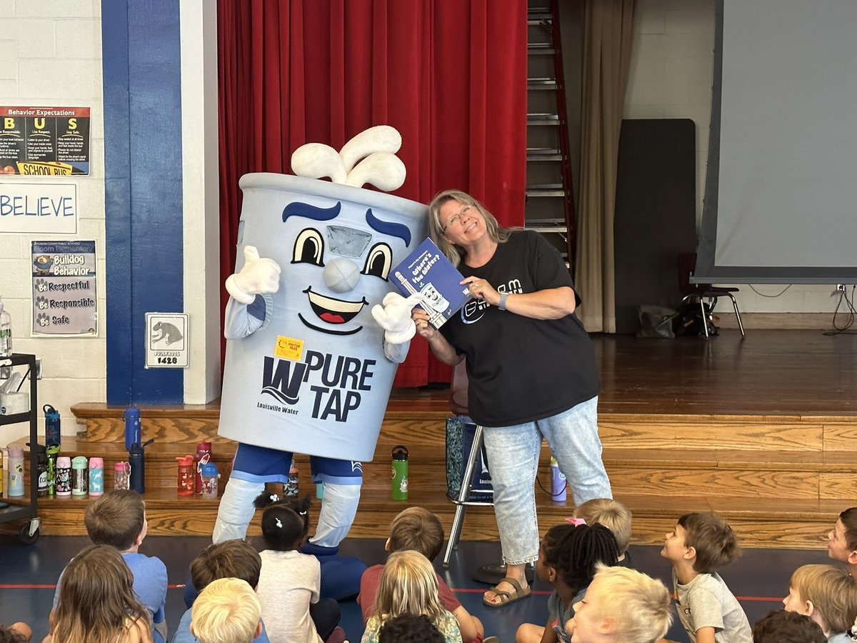 BloomHawthorne's tweet photo. @louisvillewater ‘s Mascot Tapper visited @BloomBulldogs today! And brought us his new Book! We learned all about #LouisvillePureTap! Thanks, Tapper! @GoffnerGwen @JCPSAsstSuptASP @FRYSC_JCPS @JCPSKY #wearejcps #communityconnections https://t.co/gxrsJH0VCa