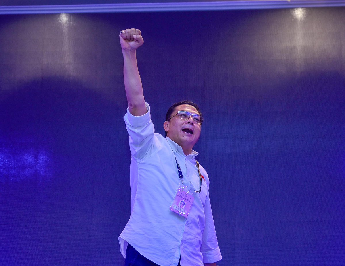 sumberkini's tweet photo. Kamri Kamaruddin Angkat Sumpah Timbalan Speaker DUN Selangor

Ahli Dewan Undangan Negeri (ADUN) Bukit Antarabangsa, Mohd Kamri Kamarudin selesai mengangkat sumpah sebagai Timbalan Speaker Dewan Undangan Negeri (DUN) Selangor yang baharu.

Artikel Penuh- https://t.co/ZIHuY3sny4 https://t.co/vhzRheKWbf
