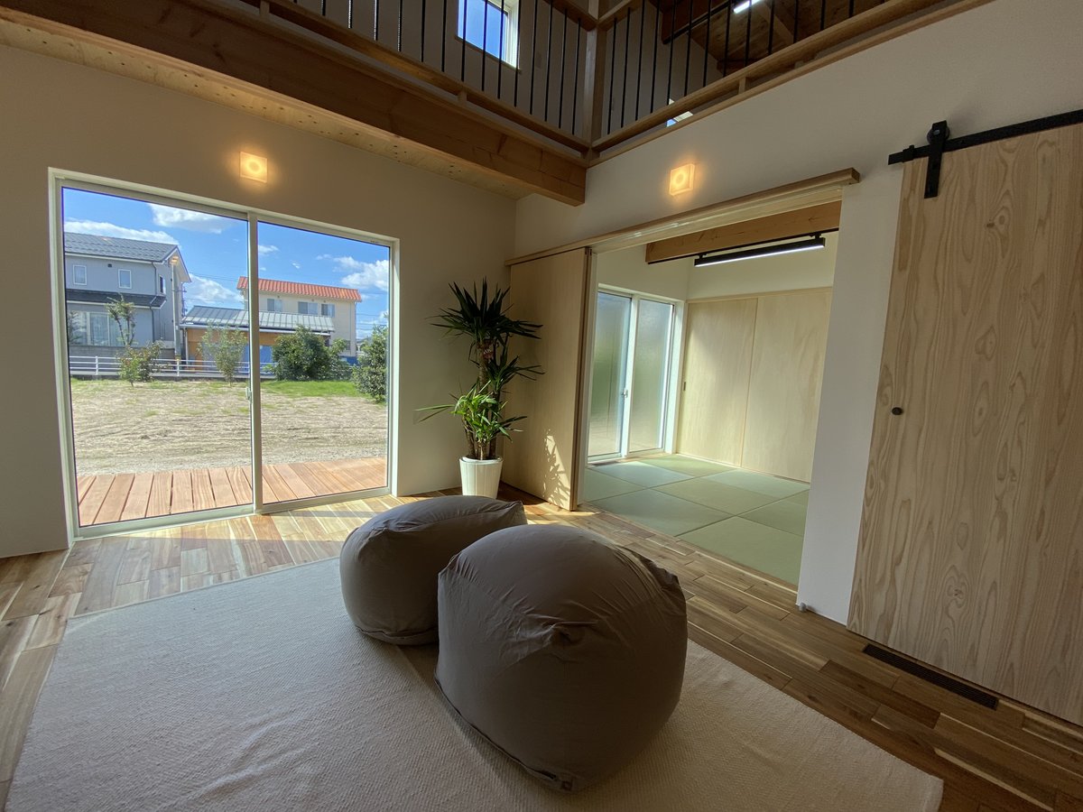 KitchenGarageHM's tweet photo. おはようございます！今日の天気は曇り☁️
本日は #空の日 ！空が綺麗だと、開放感のあるおうちがいつもより更に気持ち良くなりますね☺️
皆さん今日も一日頑張りましょう！
#企業公式が毎朝地元の天気を言い合う #インテリア #おは戦50920ss🌊 https://t.co/JJ6U66lQJf