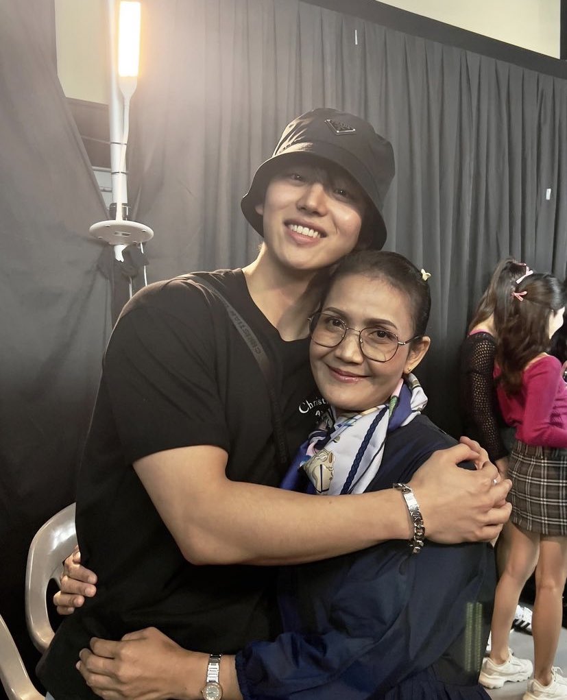 wonderpuiz's tweet photo. พี่ฮงซอก กับ คุณแม่น้องลิด น่ารักมากค่า🥹🩷 https://t.co/1i1TrmqQwy