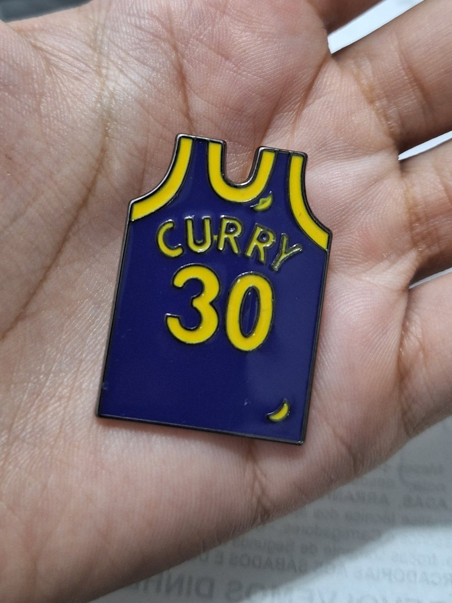 onedfearless's tweet photo. ganhei um pin do curry hj🤧🤧 https://t.co/rDFQR4ZrfL