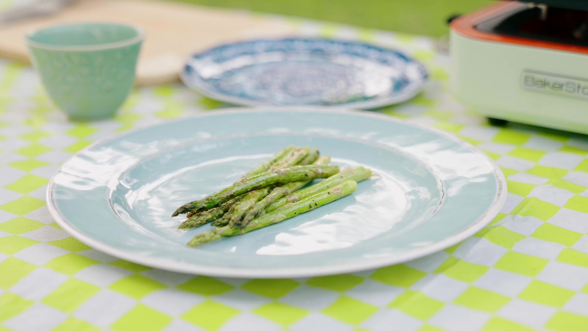 On your next camping trip, make this fast and easy Chicken Breast with Grilled Asparagus to brighten up the day.

Get the full recipe at the link in bio.
Shop Two-Burner Camp Buddy at the link in bio!

#BakerStoneServing
#LiveOutdoors
#HappyCamper
#TheJoyOfCamping
#CampStove