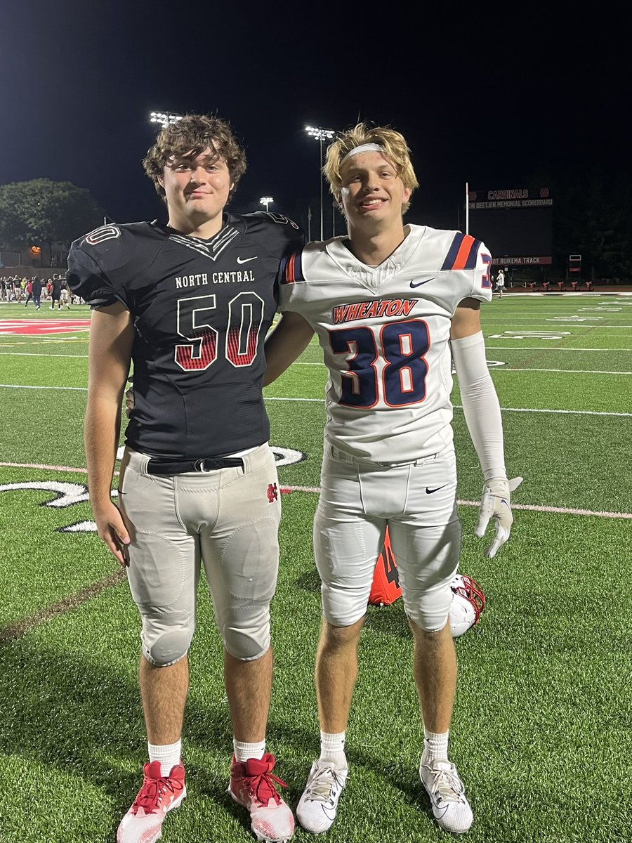Shoutout to a couple former bulldogs facing off against each other tonight!
<a href="/NickGGolden/">Nick Golden</a> for <a href="/football_ncc/">NCC Football</a> and <a href="/JakeWaldinger/">Jake Waldinger</a> for <a href="/WheatonFB/">Wheaton Football</a> 

GO BULLDOGS!!!
#FamilyStrong