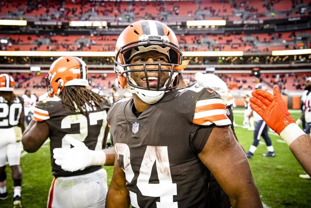 karnsies817's tweet photo. Win it for Nick Chubb. 🙏 https://t.co/rkNaf68c3s