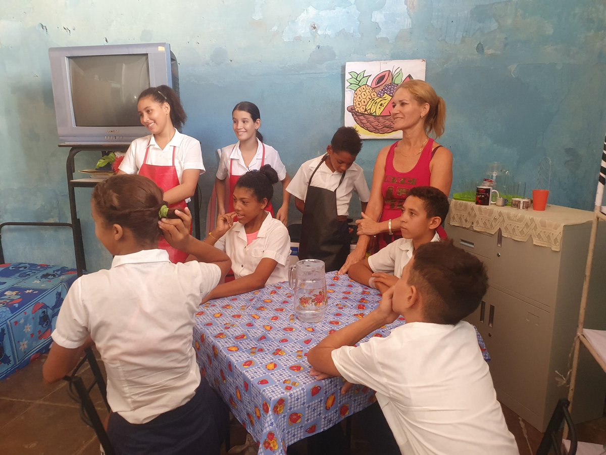 EspFanciscoV's tweet photo. La formación laboral en el 4to ciclo es una prioridad para la #educaciónespecial en #EducaciónManzanillo https://t.co/m5KBSczdVc