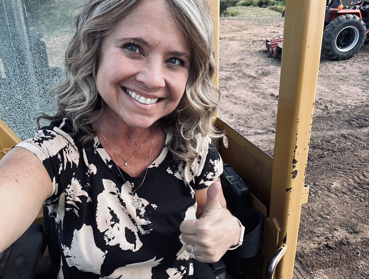 Alysiarain26's tweet photo. Markโs drive to complete our building has officially put his judgement in question when he had me be the forklift driver & operator this evening. ๐คช This is next level trust in a relationship. Next time Iโm bringing a book to read. #notoshacertified #proudofhim #dreamteam https://t.co/CGpdWPKNph
