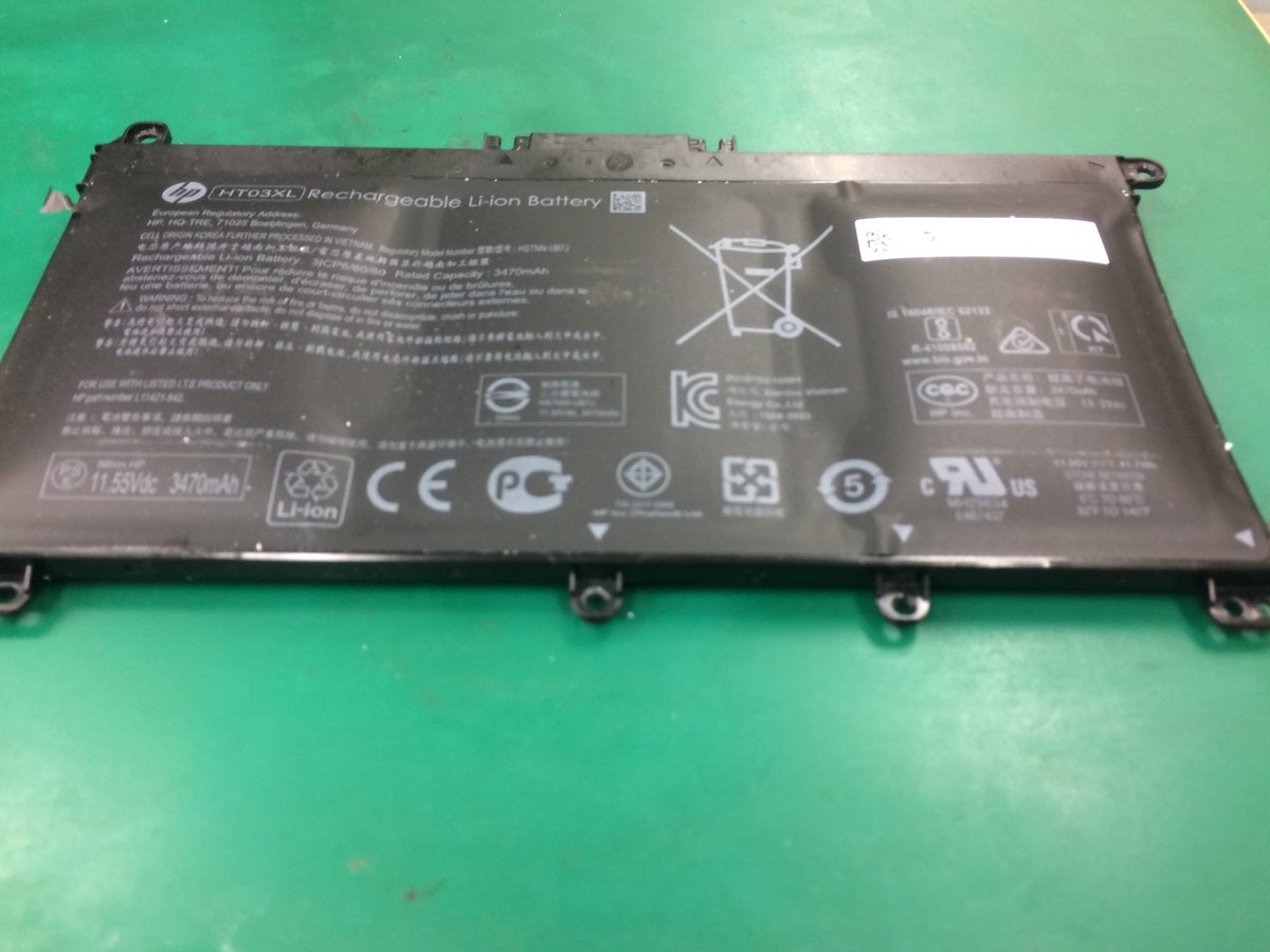 本日ご紹介するパソコン修理店の事例は HP 15-ab0214AUのノート