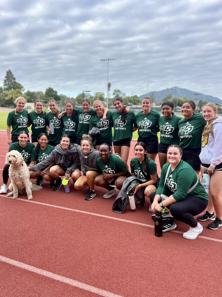 💚 this team — this group crushed their shuttle run! (Not pictured: the bikers who were prepping to also crushed the Rogue Echo 🚲🚴🚴‍♀️)