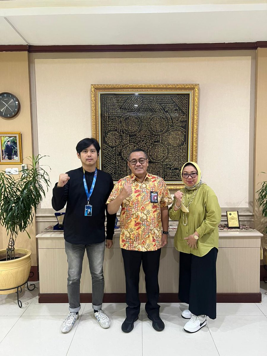GilangDulamar's tweet photo. 18 agustus 2023 bertemu dengan Direktur Jendral Perumahan Kementerian PUPR Bapak Khalawi AH.
Beliau memiliki pribadi ramah, baik dan figur yang menyenangkan.
@KemenPU https://t.co/zKUFxMwyHG