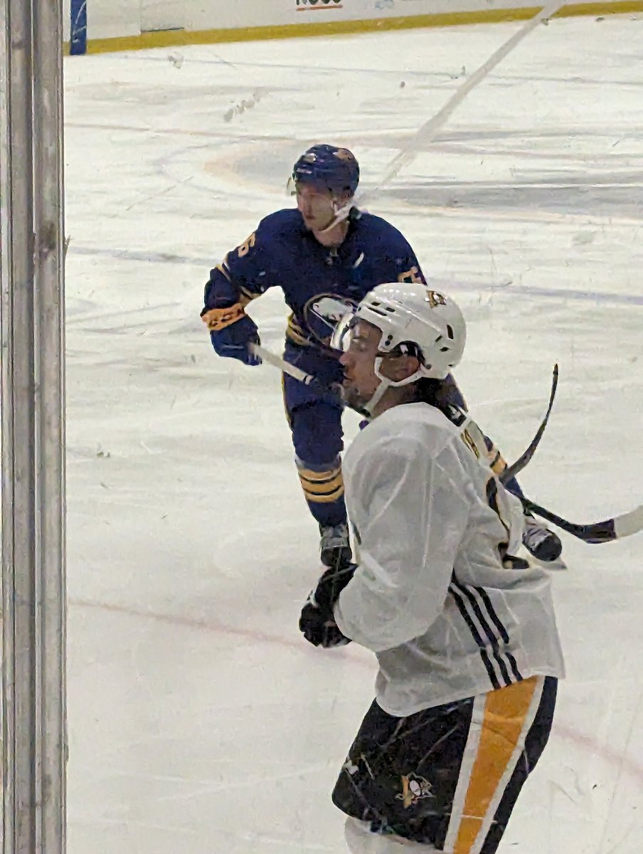 RobinBailey32's tweet photo. Hey @BulldogsOHL look who I found in Buffalo!  That's an @hayesavery92 and @LawsonSherk sighting.  Keep working hard guys. https://t.co/Fd7qnVw4CW