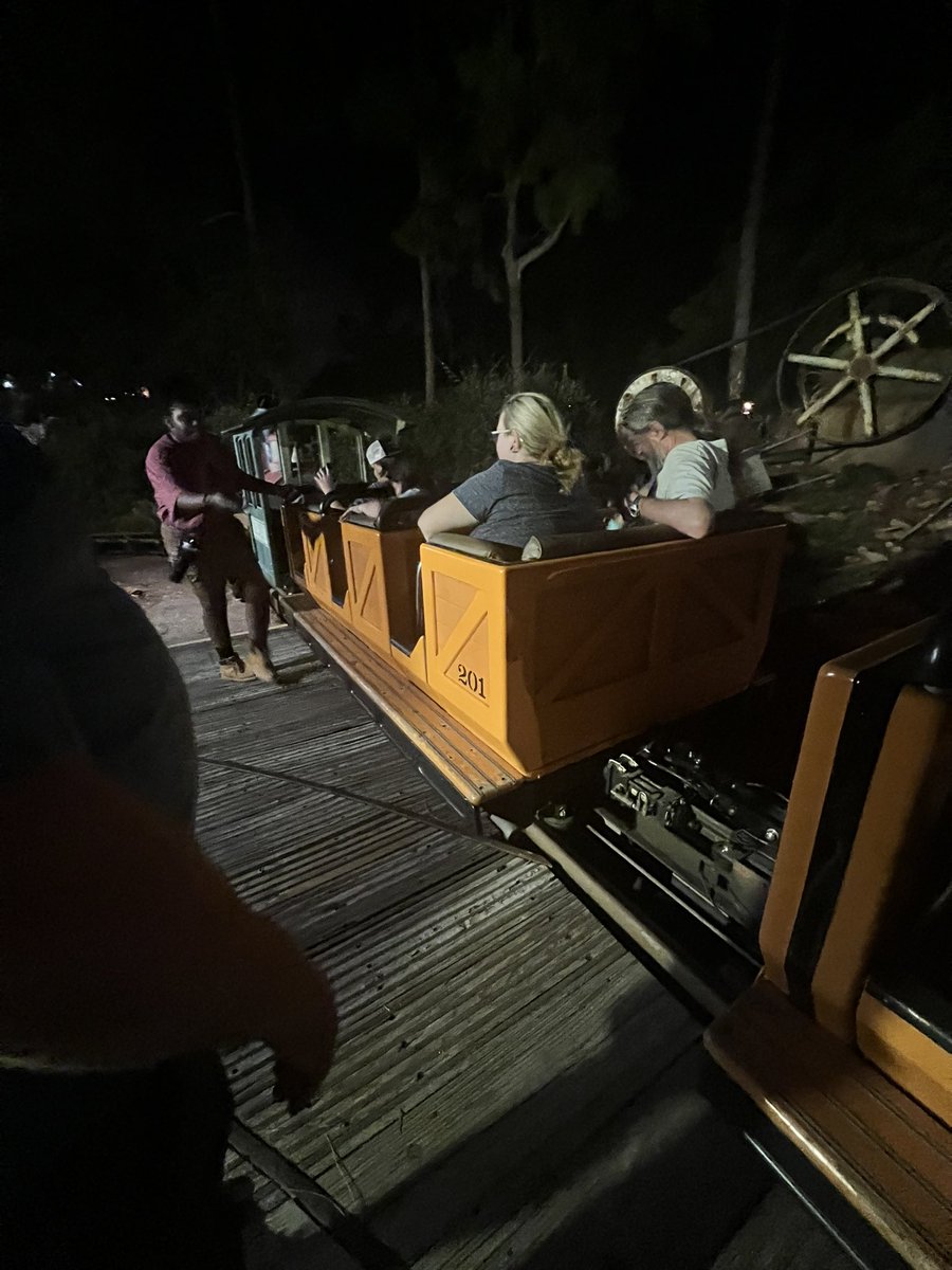 SjFireDragon's tweet photo. @ScotsERVSjase @Dexscotland Big shoutout to the fab cast members who made that as fun and as stress free as it was! #WDW at its finest 😂 https://t.co/wfoTjLPkgS