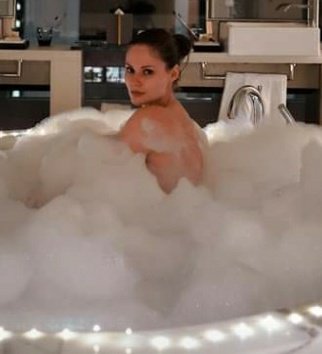 KateM_TWM's tweet image. This girl is bloody tired and the bath is much needed.  Have a great Tuesday and maybe if you're lucky it might be a bit #tantalizing
#BeKindAlways